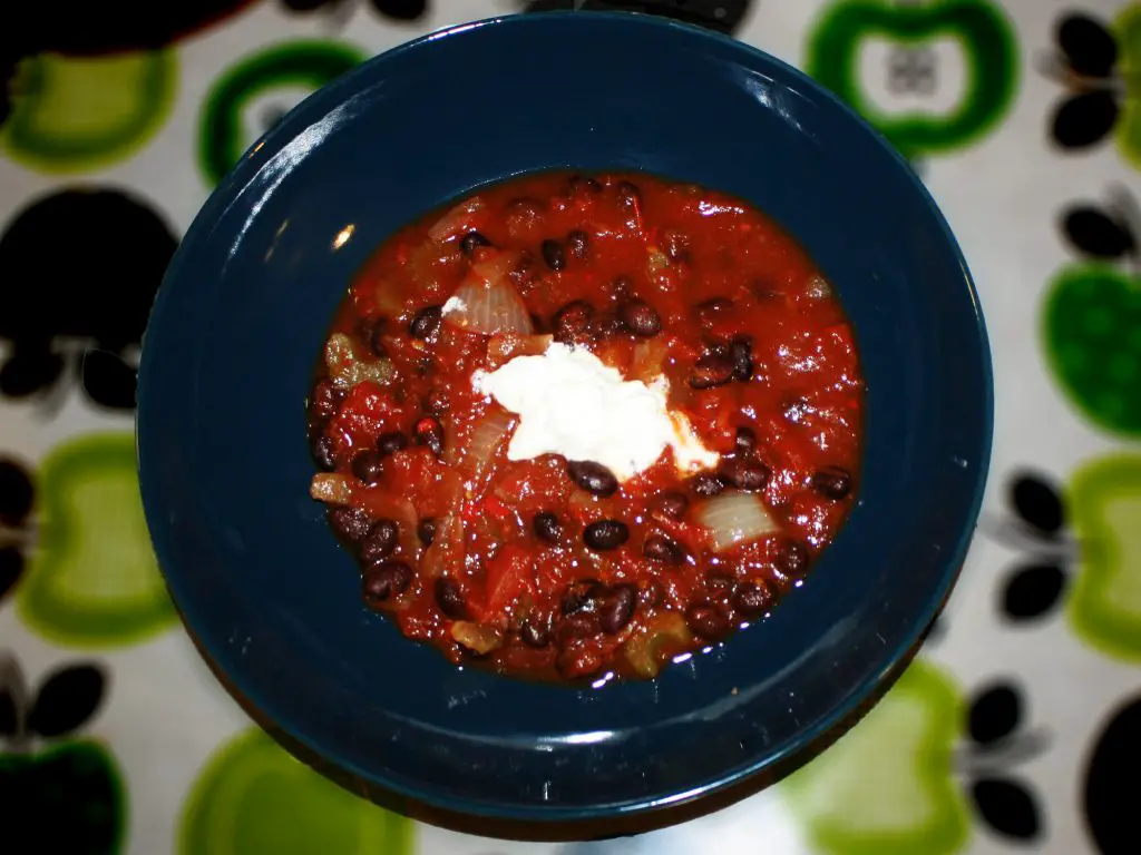 Simple and quick black bean chili recipe